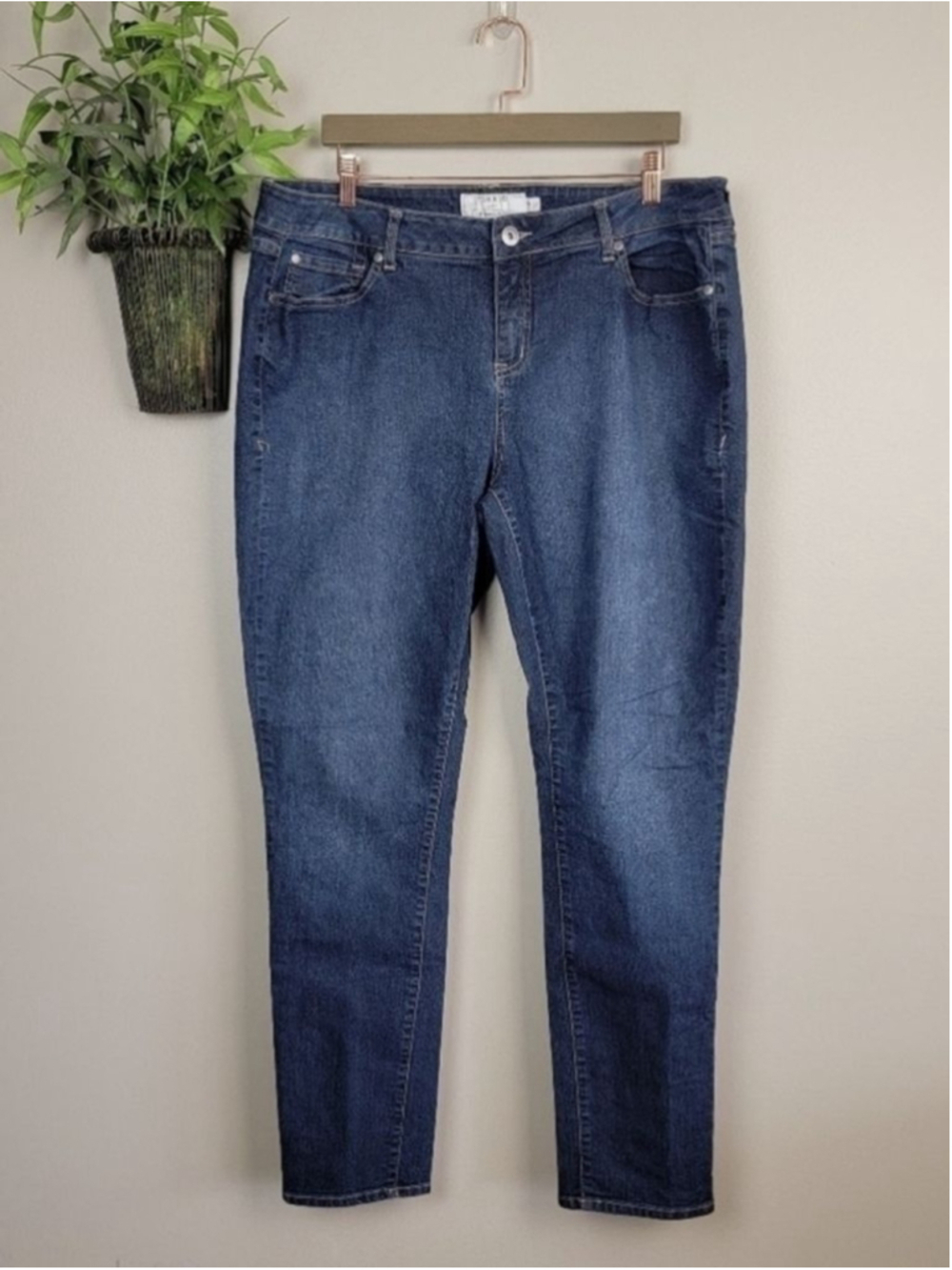 Torrid 18 Skinny Mid Rise Jegging Dark Blue Wash Legging Stretch Jeans Plus